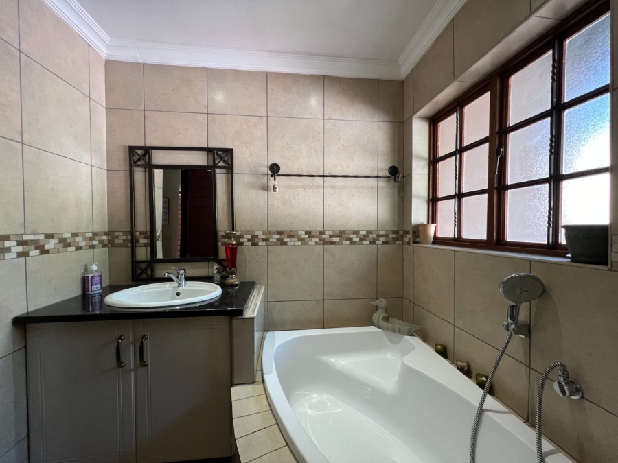 Commercial Property for Sale in Melodie North West